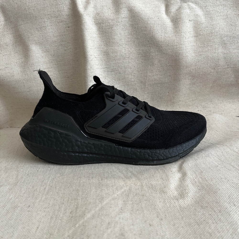 ADIDAS UltraBoost Women’s Size 8.5